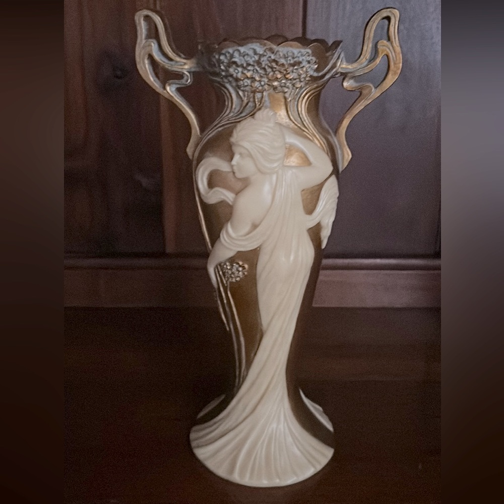 Vintage Art Deco vase.